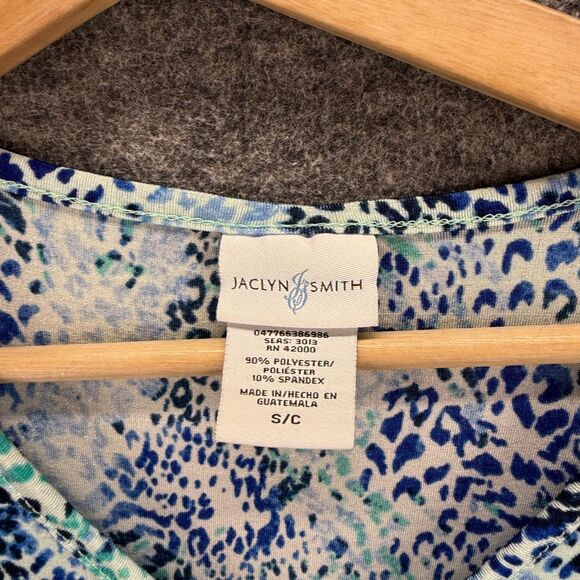 Jaclyn Smith T-Shirt Women S Small Blue Animal Print V-Neck Short Sleeve Casual - Picture 3 of 6
